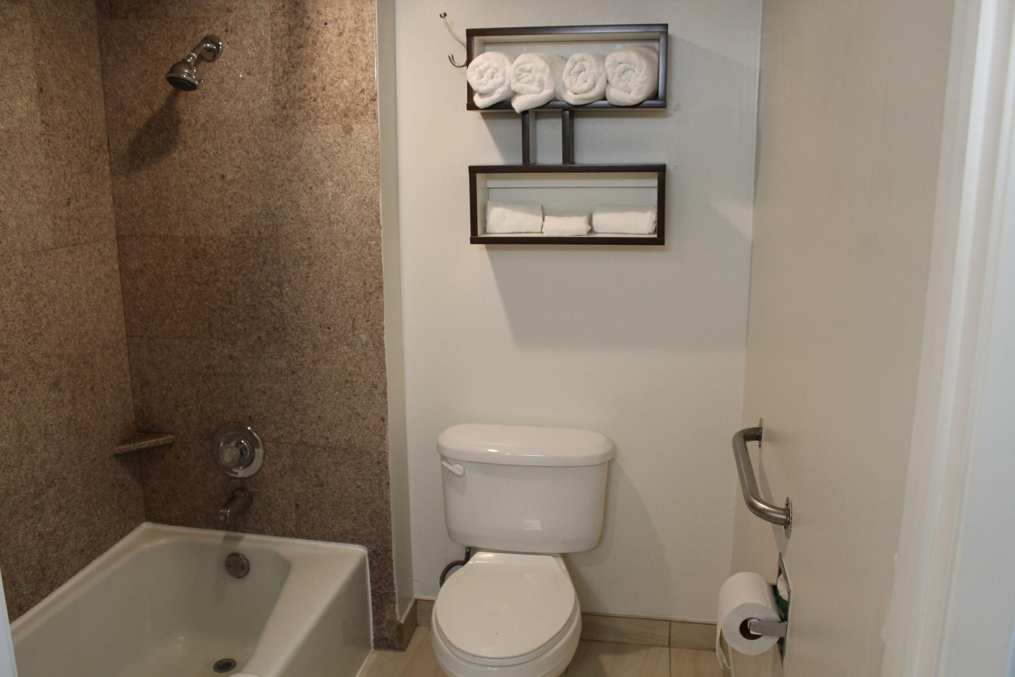 Howard Johnson By Wyndham Circle 3* San Diego