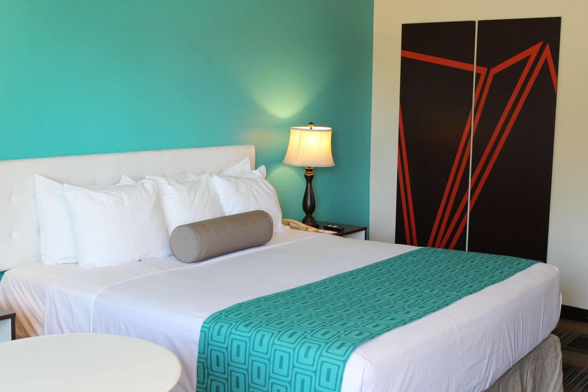 Howard Johnson By Wyndham Circle Hotel