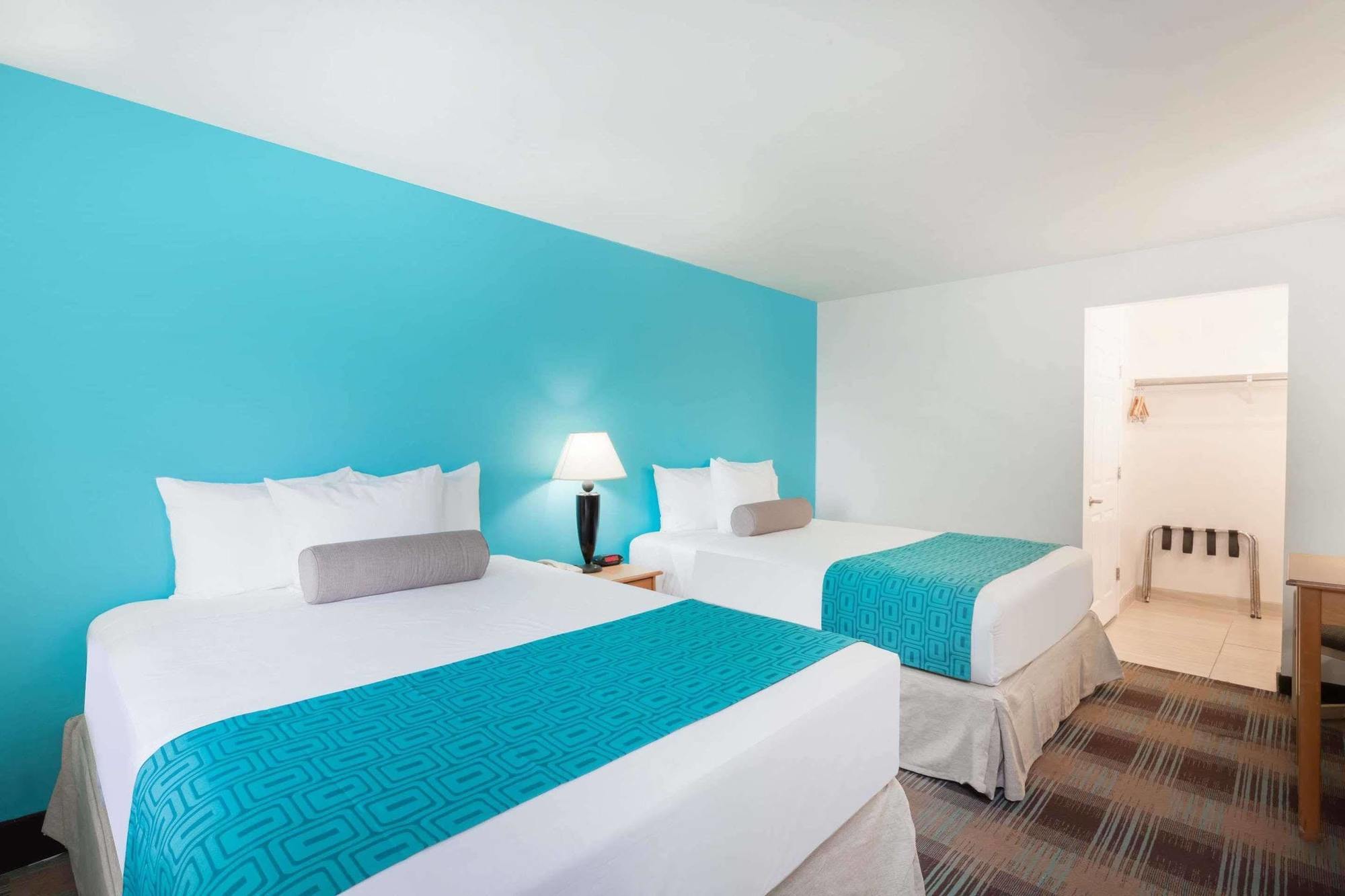 Howard Johnson By Wyndham Circle 3* San Diego