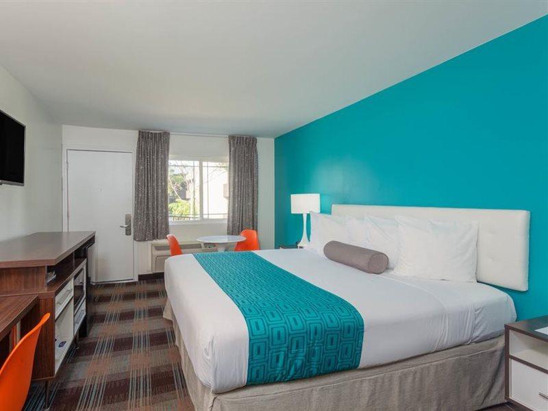 Hotel Howard Johnson By Wyndham Circle San Diego