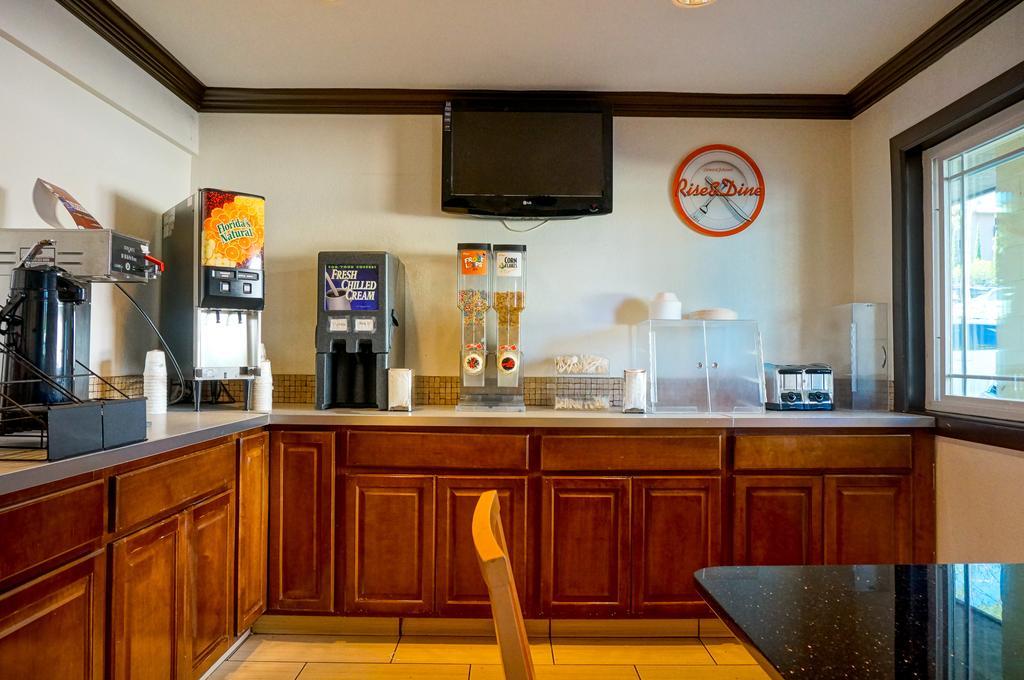 Hotel Howard Johnson By Wyndham Circle San Diego