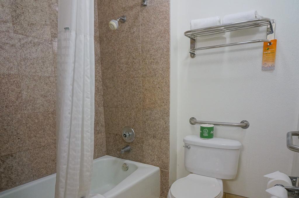 Howard Johnson By Wyndham Circle Hotel