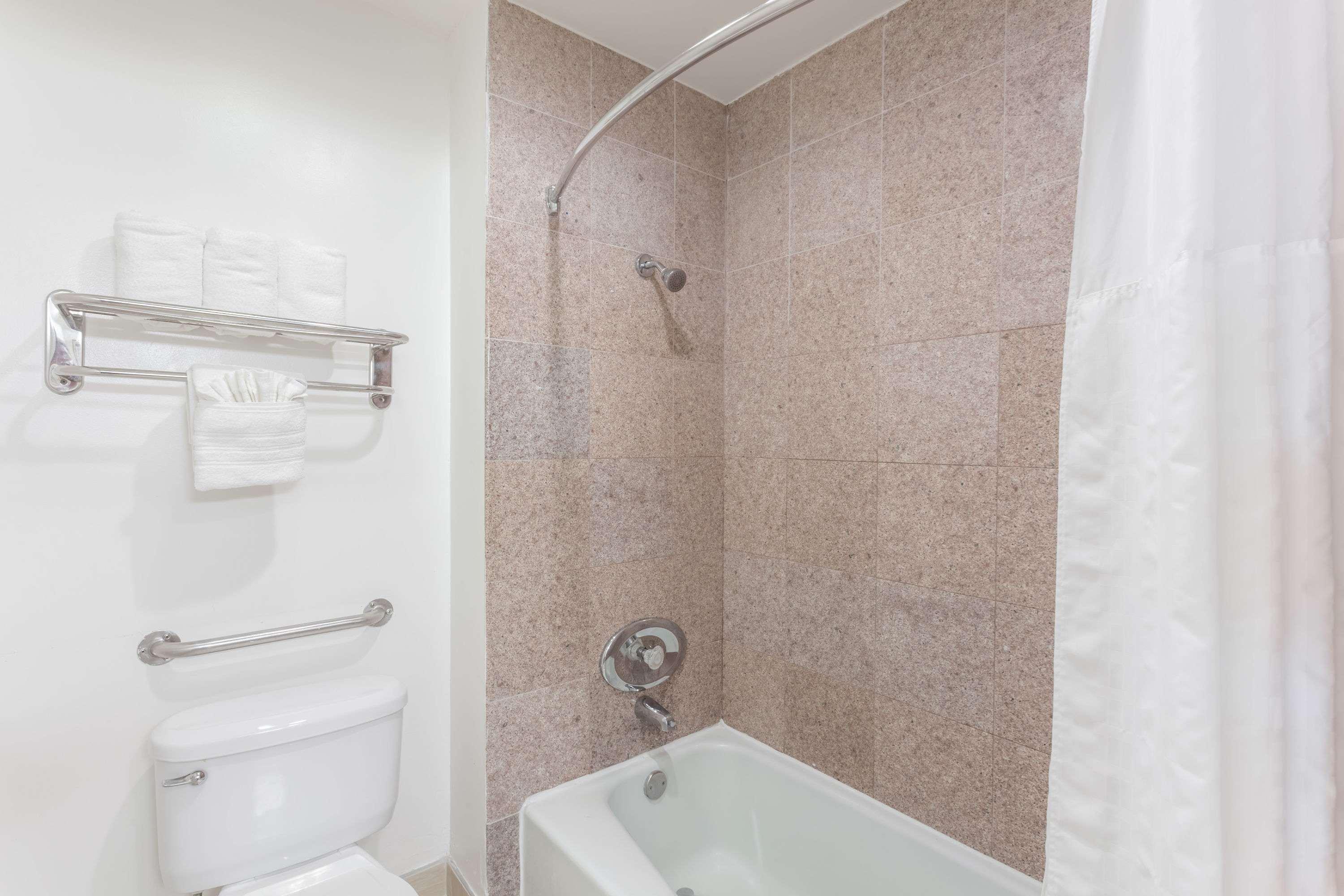 Howard Johnson By Wyndham Circle 3* San Diego