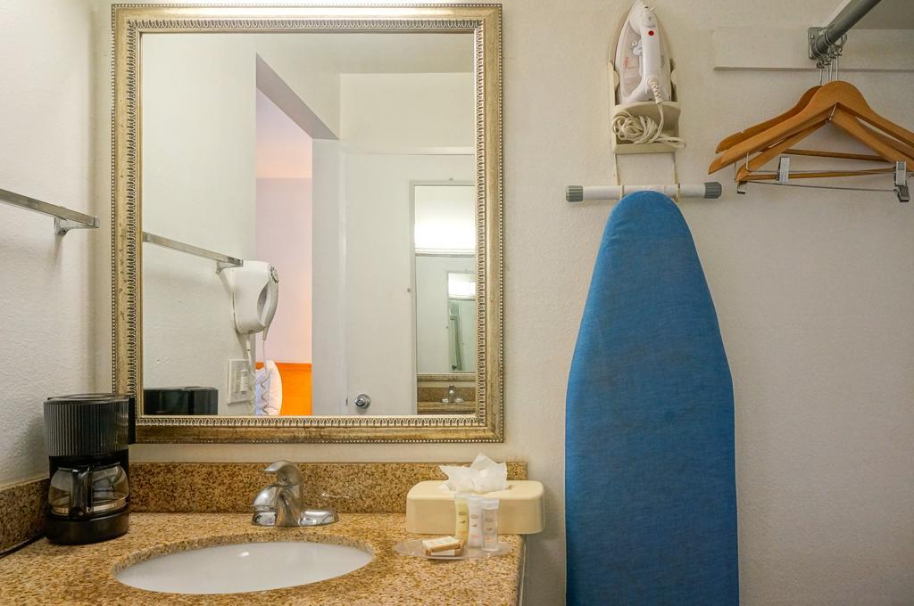 Hotel Howard Johnson By Wyndham Circle 3*
