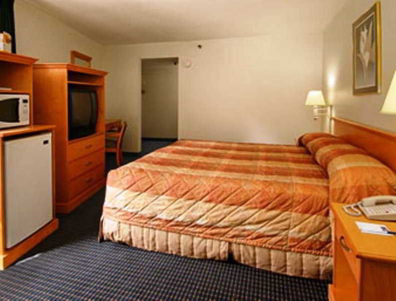 Howard Johnson By Wyndham Circle Hotel San Diego