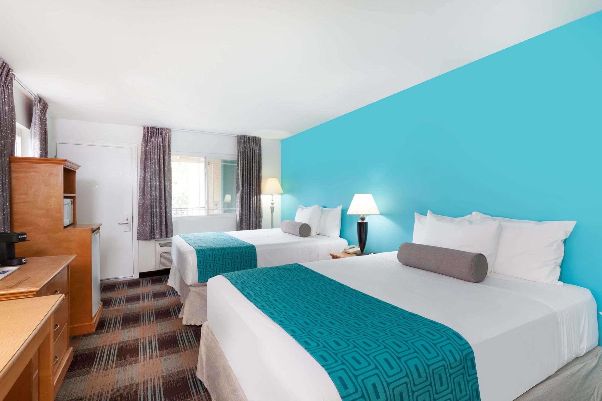 Hotel Howard Johnson By Wyndham Circle San Diego