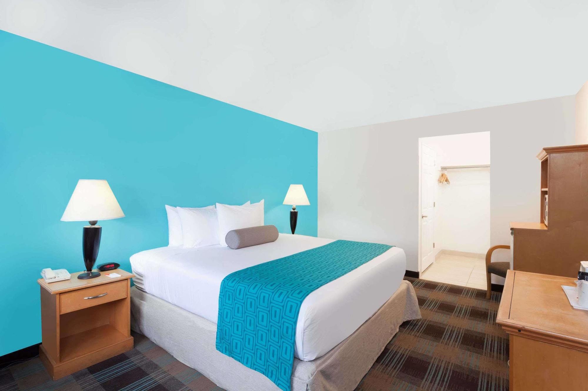 Howard Johnson By Wyndham Circle 3* San Diego
