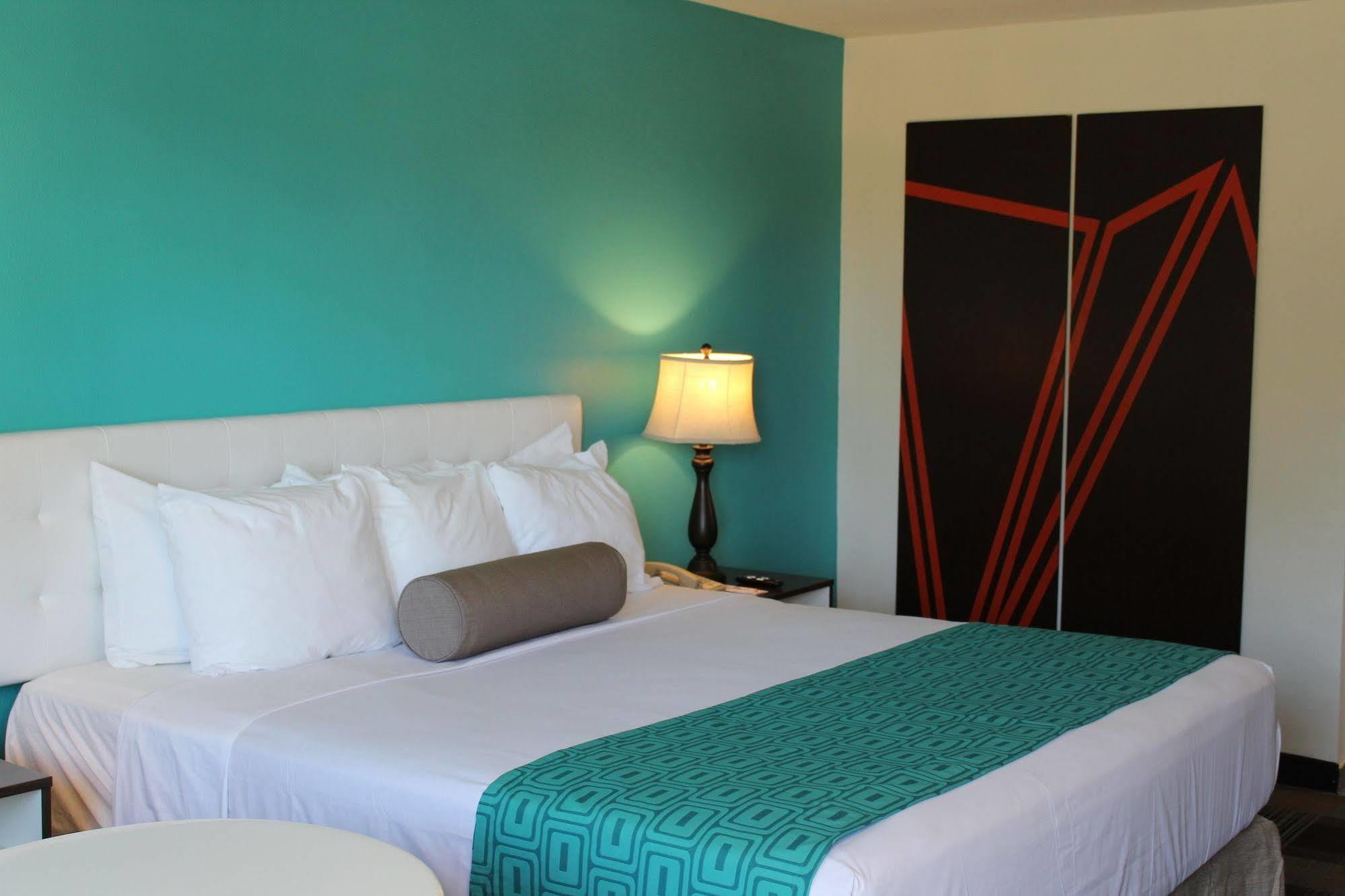Howard Johnson By Wyndham Circle San Diego