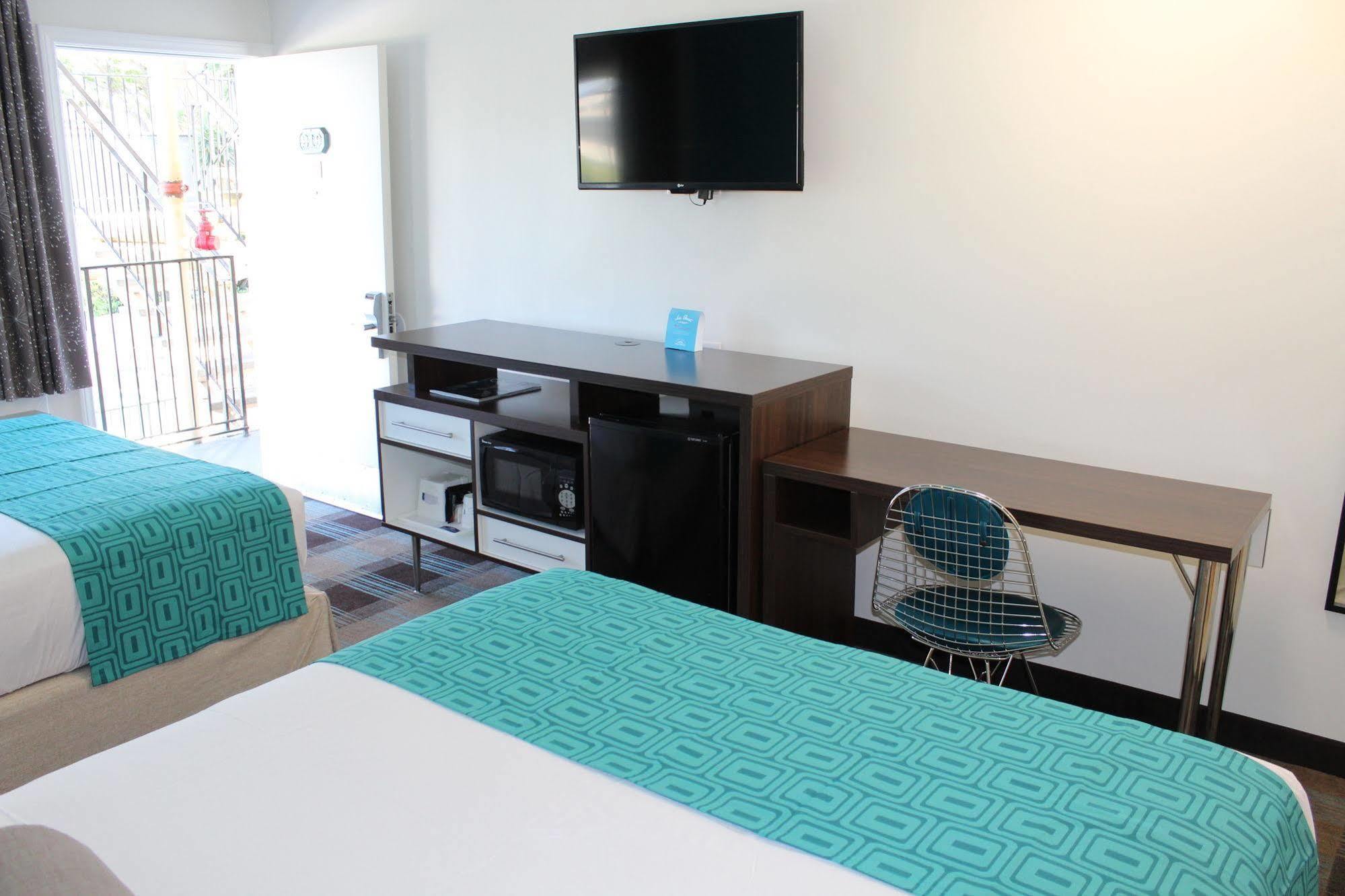 Howard Johnson By Wyndham Circle Hotel 3*
