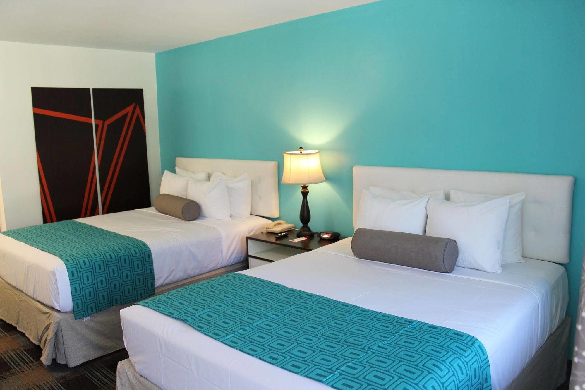 Howard Johnson By Wyndham Circle Hotel San Diego